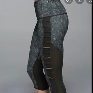 Lululemon Breezy Crop in army green leaf print